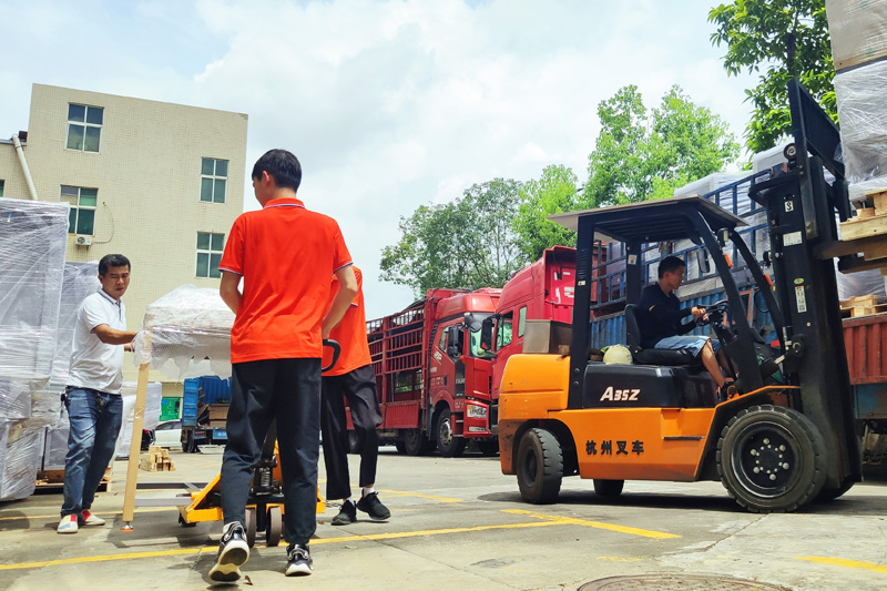 工廠實(shí)拍：日精智能汽車(chē)線束自動(dòng)化處理設(shè)備，發(fā)貨現(xiàn)場(chǎng)！